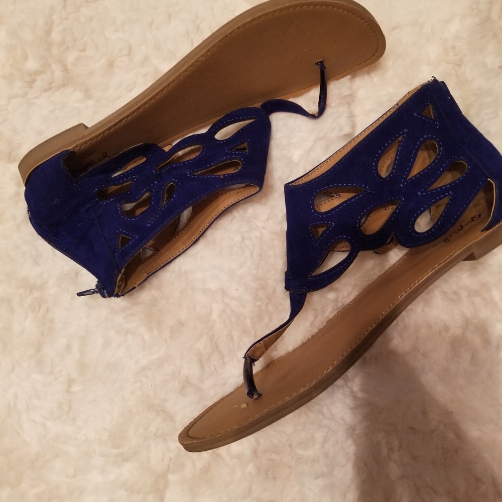 sandals - Picture 3 of 3